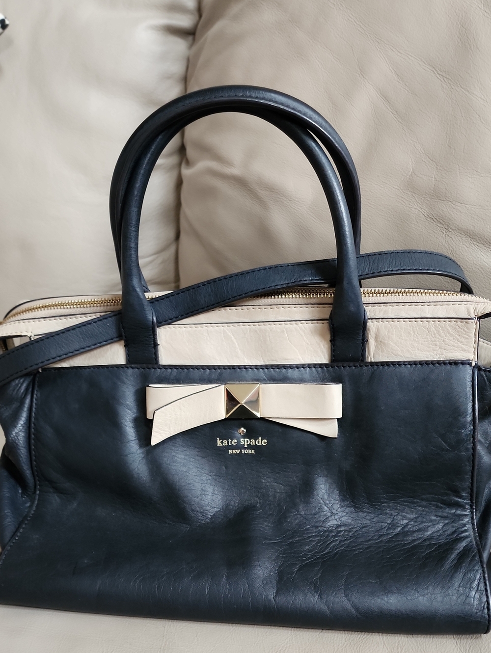 kate spade Women's Black and Cream Leather Bow Satchel Preowned
